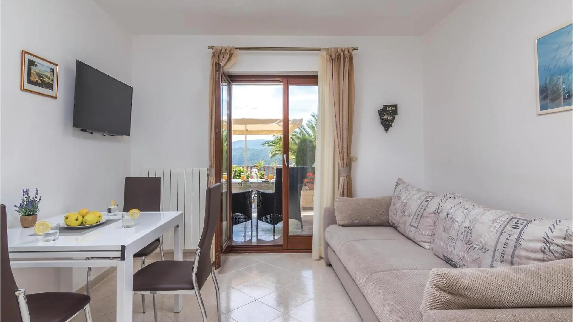 1 Bedroom Cozy Apartment In Rabac