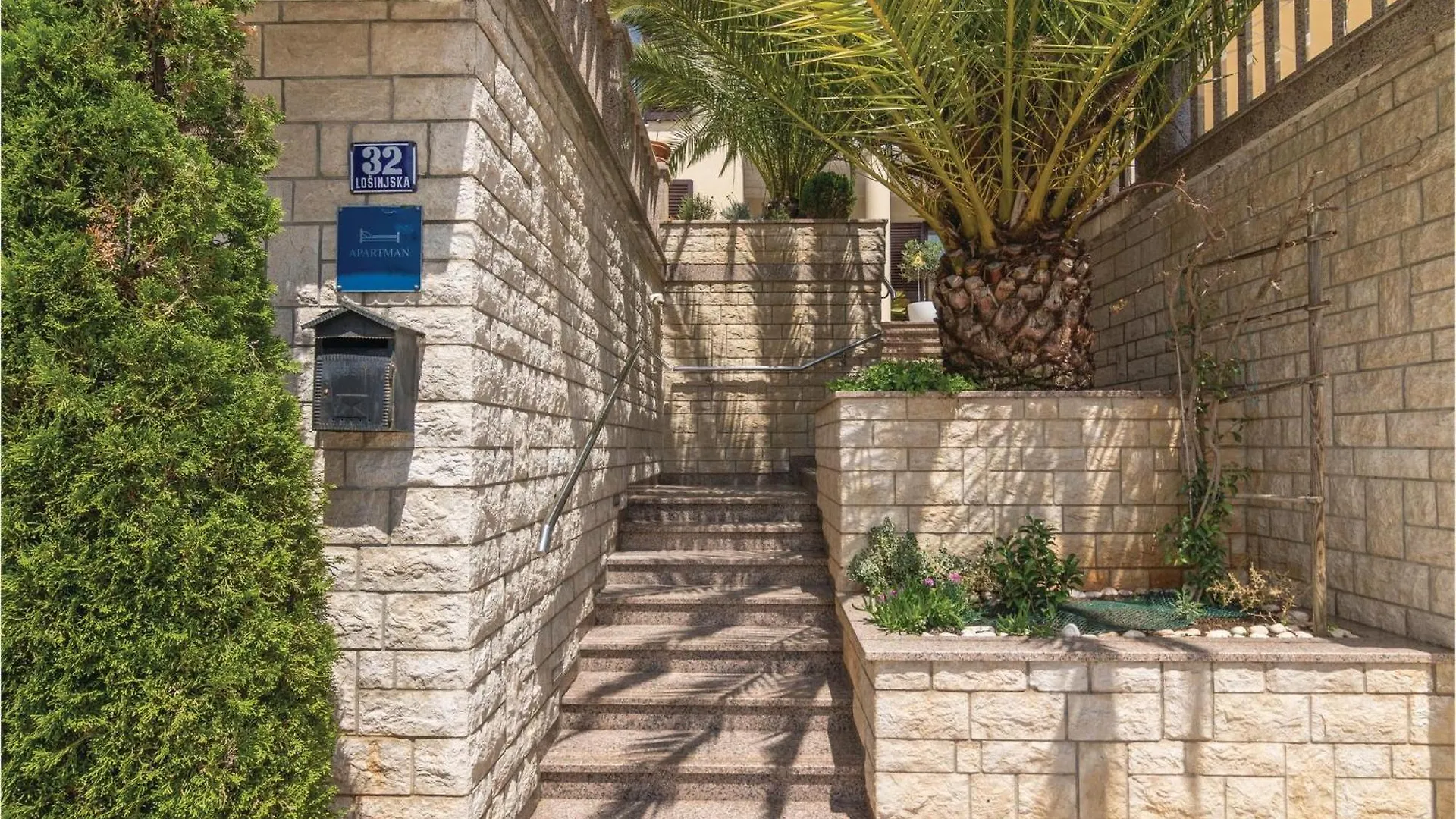 1 Bedroom Cozy Apartment In Rabac 0*,